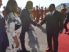 le-president-de-la-republique-gabonaise-saluant-des-membres-de-son-gouvernement